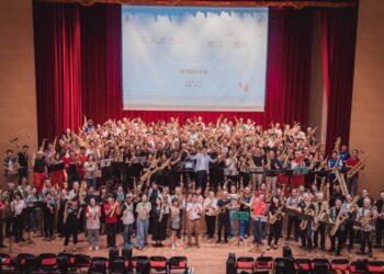 今年的《聽見風的聲音》年度盛會，將有超過300位薩克斯風手齊聚，輪番上陣帶來精彩曲目，並在音樂會的終曲演奏《再出發》（圖／米特薩克斯風教育學院提供）