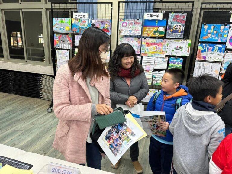 瑞井國小三年級學生為世界難民兒童進行義賣