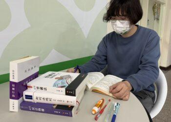 阿誠未來希望朝法學研究，追求社會公平正義。(南台中家扶提供) 2