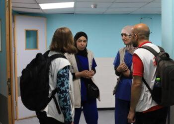 無國界醫生的醫療團隊在納瑟醫院進行巡查，該醫院於2024年5月重新開放。納瑟醫院曾是加薩南部最大的醫院，因攻擊和撤離命令於 2 月被迫關閉。@MSF 拍攝於2024年6月23日