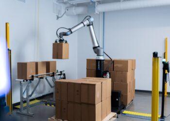 【新聞配圖】Universal Robots 於 2024 年台北國際自動化工業大期間展出首次亮相 UR30，開創重載型堆棧等應用的全新可能性。