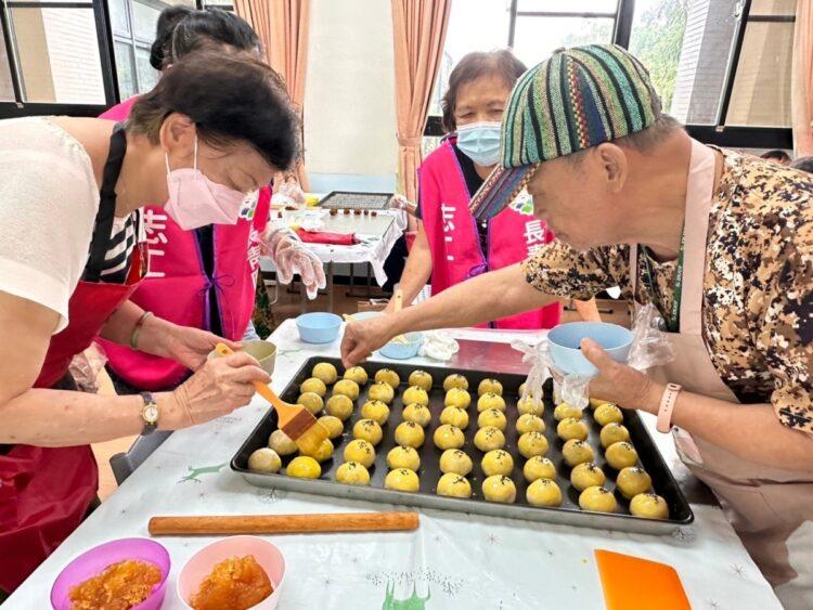 240826 長青園甜蜜烘焙與音樂饗宴，長輩們共享溫馨團圓-1