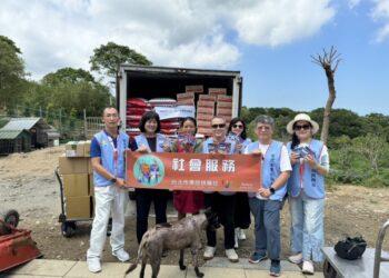 圖說：台北市東欣扶輪社捐贈阿基歐毛寶貝樂園飼料、罐頭及口服藥品，提升流浪動物生活品質。(台北市東欣扶輪社提供)