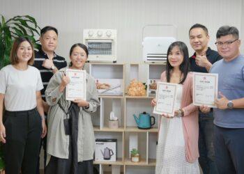 總經理Jacky授予晶工烤箱品牌大使證書，攜手共創美味新篇章