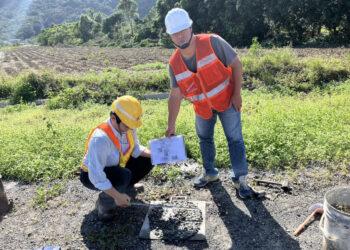 (壓縮)阿豪爸爸(右)努力工作的模樣 (1)