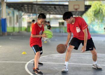 1.教導孩子練習基本動作，培養身體協調能力