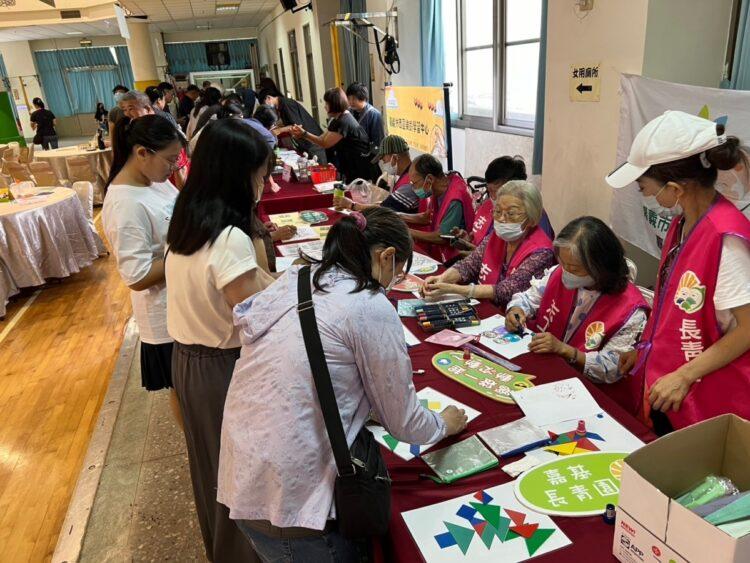 240823 長青園銀髮志工展現青春活力，祖父母節活動增添溫馨色彩-1