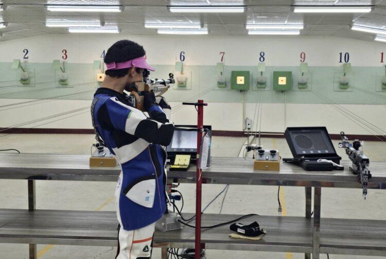 小葦於校內射擊隊練習狀態 (3)