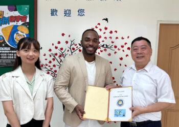 韋喆獲永久居留