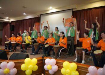 肯納青年及支持者共同表演非洲鼓打擊樂。(圖臺中肯納自閉症基金會提供)