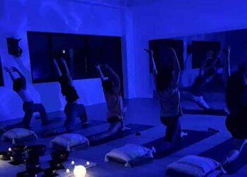 頌缽瑜珈結合肌理畫課程.