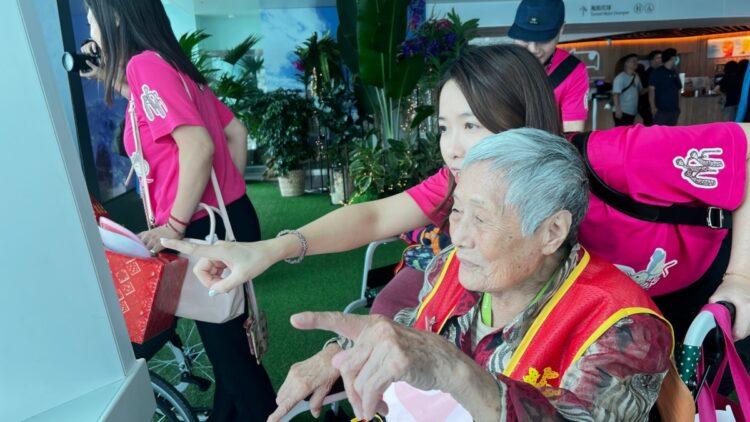 弱勢長輩第一次登上101，驚呼連連。