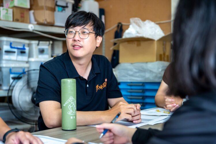 伊甸職能治療師李毅宏期許自己能繼續守護身心障礙家庭,在每個艱難時刻,都能助他們一臂之力,再展笑靨。 - 複製