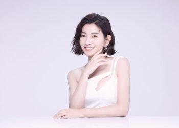 圖說：米可白接下女性保養品牌魅后人氣產品「魅力姬」與「美妍姬」雙代言，親曝保養祕訣。（資料來源：魅后）