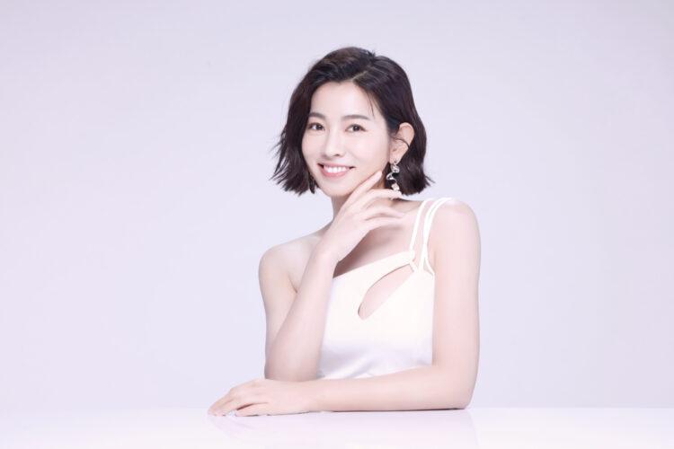 圖說:米可白接下女性保養品牌魅后人氣產品「魅力姬」與「美妍姬」雙代言,親曝保養祕訣。(資料來源:魅后)