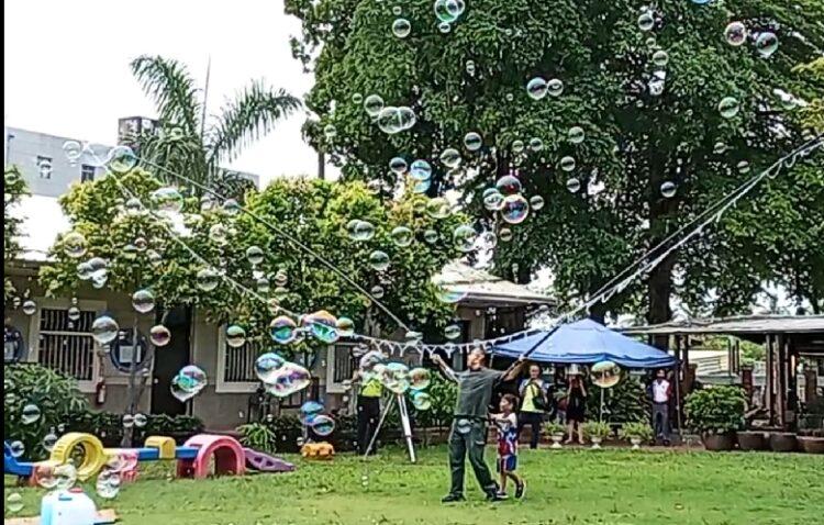 7歲孩子用泡泡玩出世界紀錄