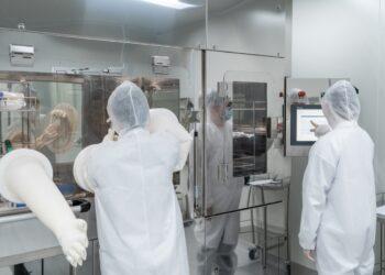 圖說：亞家生技具備獨家量產製程，可生產藥品等級「無菌凍乾劑型」外泌體，常溫狀態下能保存一年以上。（資料來源：亞家生技）