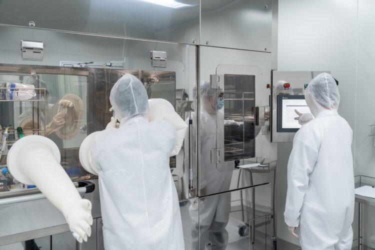 圖說:亞家生技具備獨家量產製程,可生產藥品等級「無菌凍乾劑型」外泌體,常溫狀態下能保存一年以上。(資料來源:亞家生技)