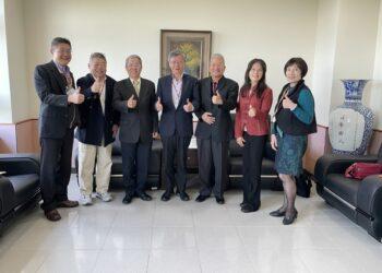 賀立維教授演講。