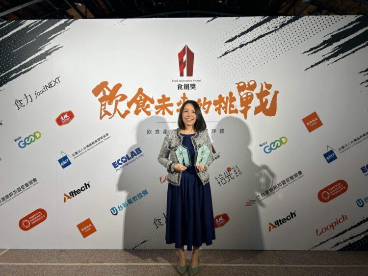 圖說：勤億蛋品科技「金馬60放山蛋禮盒」，榮獲食創獎產業組設計美學創新、包裝技術創新雙料殊榮，由董事長室經理古昕平代表領獎。（資料來源：勤億蛋品科技）