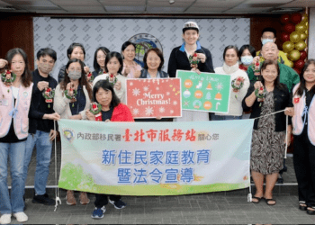 移民署臺北市服務站今日舉辦12月份「新住民家庭教育暨法令宣導」課程，邀請美國新住民俞志豪分享美臺文化差異趣事。