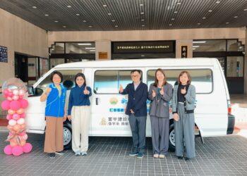 富宇建設今年陸續捐贈4台復康巴士，第4台今(9)日在新竹縣府前廣場完成交車-富宇建設提_0