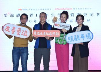 (左起)顧文瑋醫師、光哥、張齡予公益大使、邱飄逸理事長共同合照