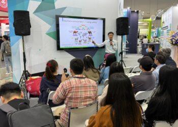 圖說：偉喬生醫知識長吳哲豪博士於講座介紹「次世代奈米抗體」技術現狀與未來發展。（資料來源：偉喬生醫）