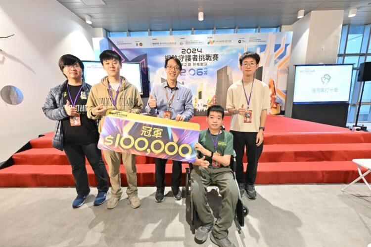 2024CGGC頒獎_國網中心副主任蔡孟勳(中)頒發第一名「海狗再打十年」