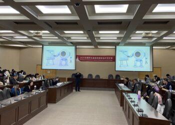 聖約翰科技大學樂活設計學院舉辦第3屆「全國民生產業與創新設計研討會」，特別邀請加州大學柏克萊分校賀立維博士分享「AI結合ESG的應用」。