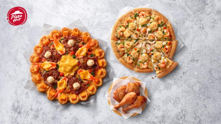 圖一:必勝客「聖誕跨年享樂餐」比薩外帶買大送大/外送買大送小,搭配副食四選一,只要719元起就能讓聚會澎派又划算!