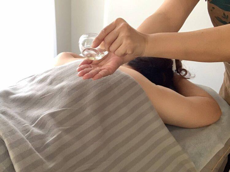 Shining香瀅美學客人享受按摩中