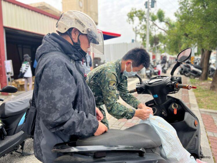 國軍暖心助家扶 為民衛國(小)