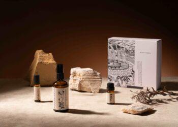 圖說：十藝生技旗下品牌膜殿全新推出「聚寶能量精油組」，以大自然清新香氣，安撫躁動心靈，營造豐盛沉靜氛圍。（資料來源：十藝生技）