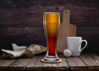 圖說：被網友稱為「咳嗽神飲」的綠+紅混搭喝法，在清心福全能輕鬆購入，不用擔心怎麼跟店員解說，超級方便。（資料來源：清心福全）