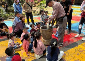 親身體驗傳統搗麻糬的樂趣