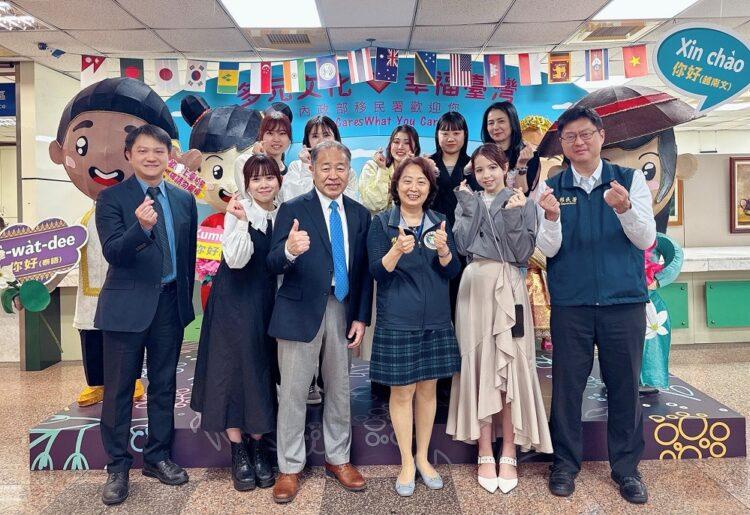 0304-3日本西南學院大學的宮原哲教授(前排左三)率團，訪問臺北市服務站交流新住民輔導經驗與心得。(前排右三為臺北市服務站主任蘇慧雯)。jpg