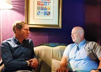 圖左為美國奧勒岡州立大學代表Casey，圖右為超越教育創辦人John，以未來教育議題進行對談 (圖：超越教育提供),