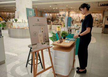 圖說：ERH進駐馬來西亞百貨商場，除了實體櫃位，更搭配試用體驗活動吸客，持續拓展品牌能見度。（資料來源：十藝生技）