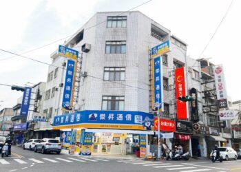 傑昇通信麻豆民族門市，開幕限時優惠一次看！手機、平板不到三千嗨翻天