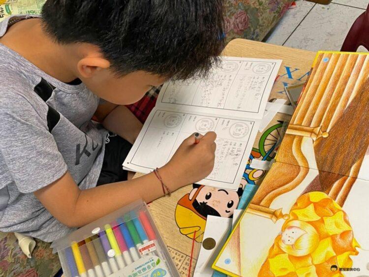 家扶兒認真向學 值得獎助學金以茲鼓勵(3)