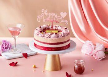 圖說：粉嫩視覺搭配金箔與花瓣點綴，彷彿一顆手工打造的夢幻玫瑰花珠寶盒。（資料來源：LADY KELLY）