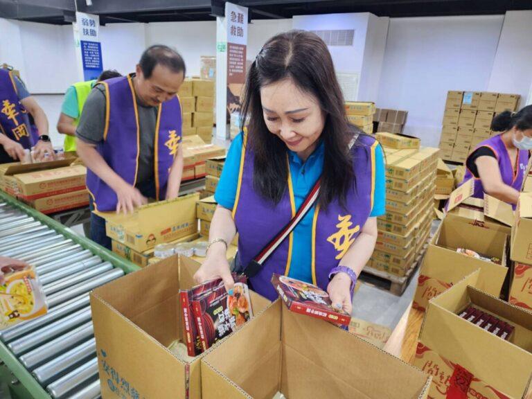 圖說：5月22日志工細心裝箱，能親自參與災害備援工作覺得很有意義