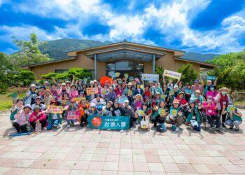 畢嘉士長輩出遊