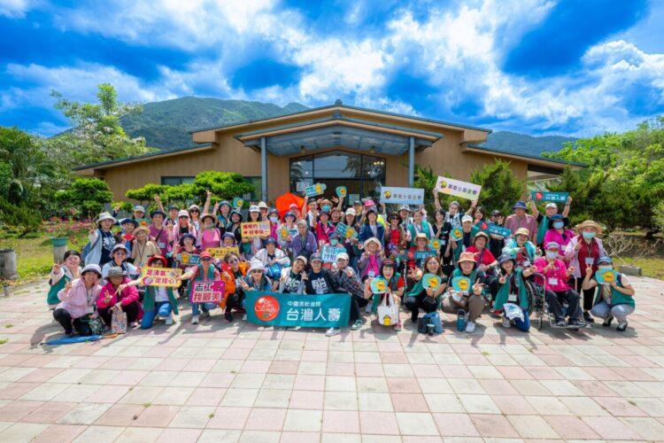 畢嘉士長輩出遊