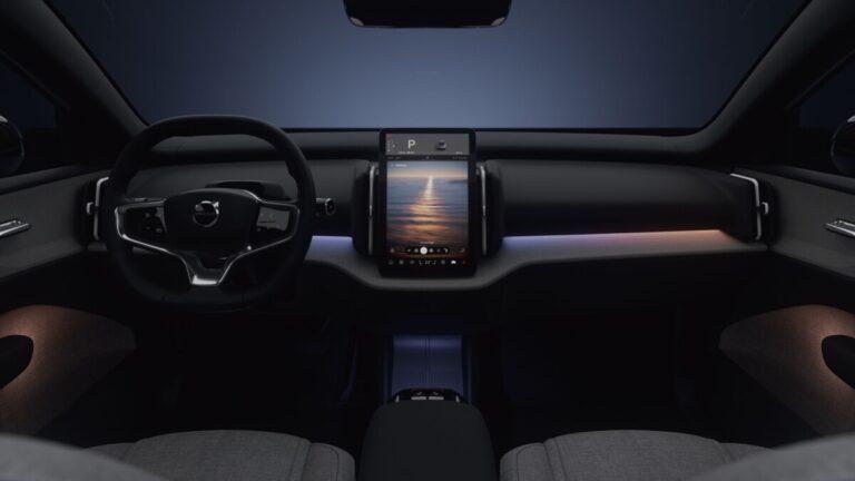 VOLVO EX30座艙具有12.3吋中央螢幕，內建Google影音系統 ，Harman Kardon頂級音響系統。
