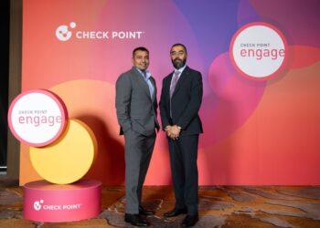 【新聞圖片一】網路安全解決方案的先驅者及全球領導廠商 Check Point Software 公布《2025 年網路安全報告》、首度推出的《AI 安全報告》以及《威脅情資報告》重點洞察，深入探討 AI 時代高度互聯世界面臨的網路威脅。（左）亞太及日本區資安長（CISO）Jayant Dave、（右）亞太及日本區資安系統工程主管 Bisham Kishnani。