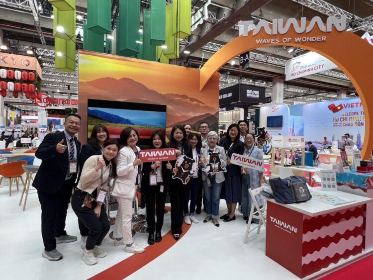 10_台灣館展商合影Taiwan Pavilion Co-exhibitors group photo