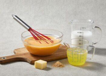 圖說：獨家調理「殺菌蛋塔液蛋」將新鮮雞蛋、鮮奶油和糖細緻攪拌，以黃金比例調配、專業均質處理，無需過篩也免額外加水、牛奶或蛋液。（資料來源：勤億蛋品科技）