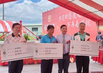 福寶建設陳慶曄董事長與受贈單位一同合影3_21